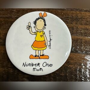 Vintage 1978 “Number One Mom” Pinback Button William Eagan